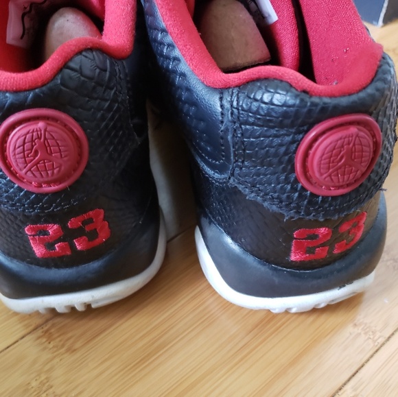 Black Red White Preowned Jordans - Picture 4 of 8